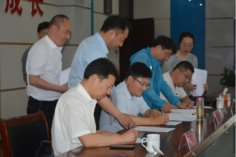 由淮安市教学研究室夏衡主任,淮安市教学研究室丁海英老师,淮安市教学