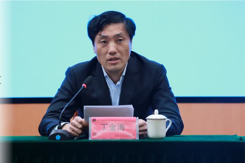 区党工委委员,管委会副主任丁金海为活动致辞