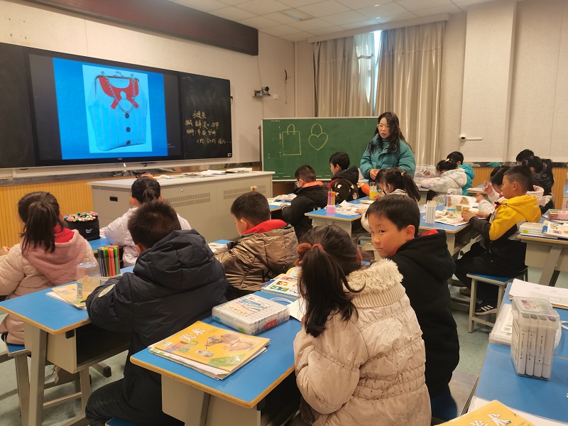 扬州市宝应县白田小学联盟联盟总校白田小学走进小官庄镇中心学校小学