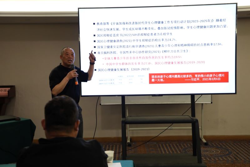 徐州市侯集高级中学正高级教师胡献钊开设专家讲座